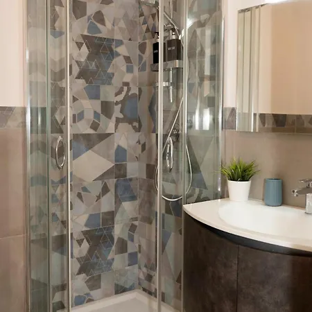 Santamaura 86 * רומא